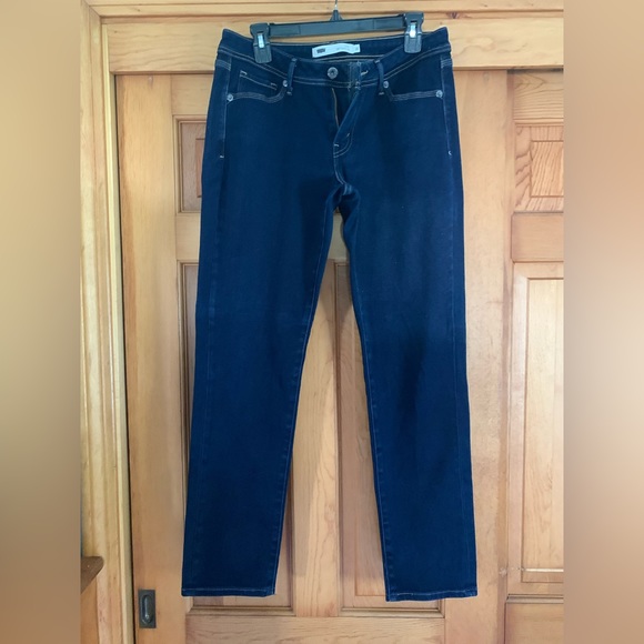 Levi Skinny Jeans - Picture 1 of 2